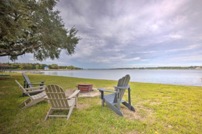 Modern Lake Conroe House with Lakefront Park and Deck!